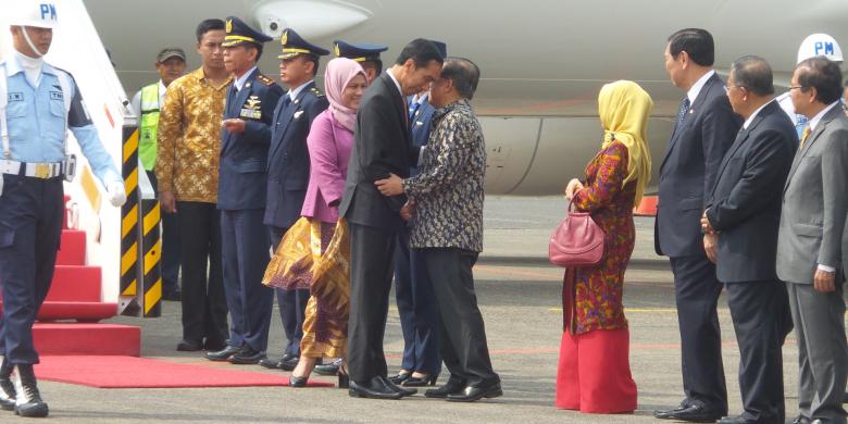 jokowi-sampai-di-indonesia_20160219_110136.jpg