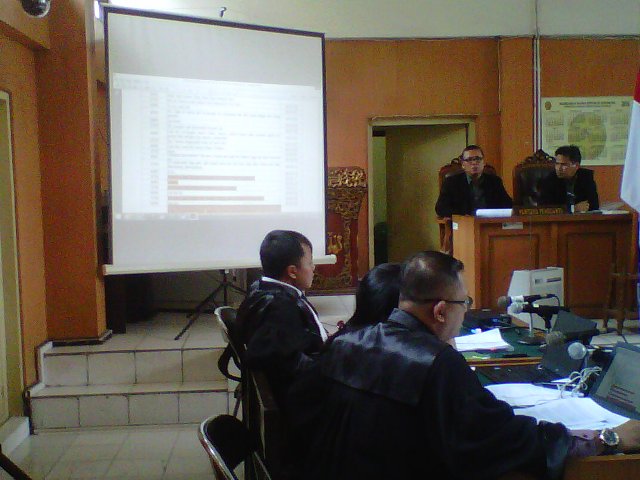 jpu-kpk-memutarkan-hasil-sadapan-dari-penyidik-di-muka-persidangan-kamis-3132016_20160331_120128.jpg