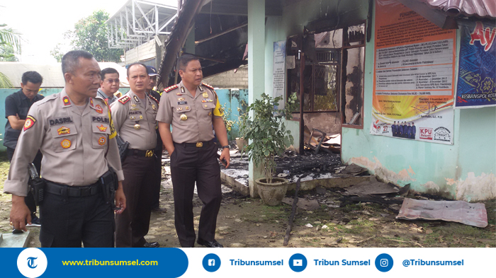 kantor-lurah-plaju-dibakar_20180317_120548.jpg