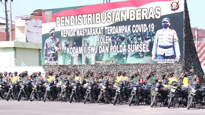 kapolda-sumsel-lepas-bantuan-covid-19.jpg
