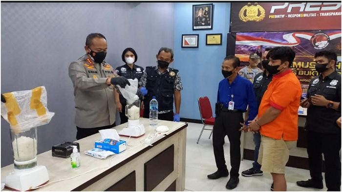 kapolrestabes-palembang-kombes-pol-mokhamad-ngajib-musnahkan-sabu-jumat-433022.jpg