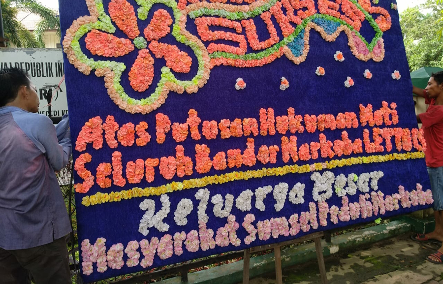 karangan-bunga2113535.jpg
