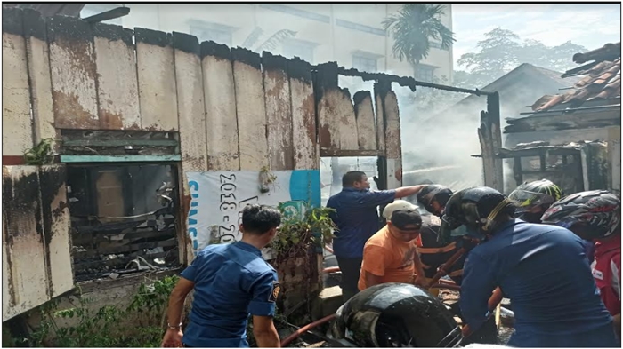 kebakaran-di-rumah-kontrakan-dan-tempat-kost-di-jalan-kh-ahmad-dahlan-selasa-1522022.jpg