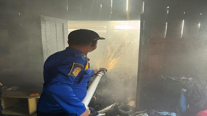 Dua Rumah di Ulak Paceh Musi Banyuasin Ludes Terbakar, Kerugian Capai Rp50 Juta - Tribunsumsel.com