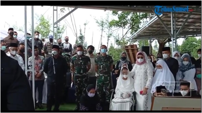 Makam H Husni Berdampingan dengan Sang Cucu Percha Leanpuri, Ini Kesan Herman Deru pada Sosok Mertua