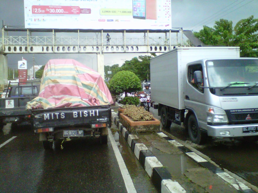 kemacetan-yang-terjadi-di-simpang-polda-2015_20150406_165413.jpg