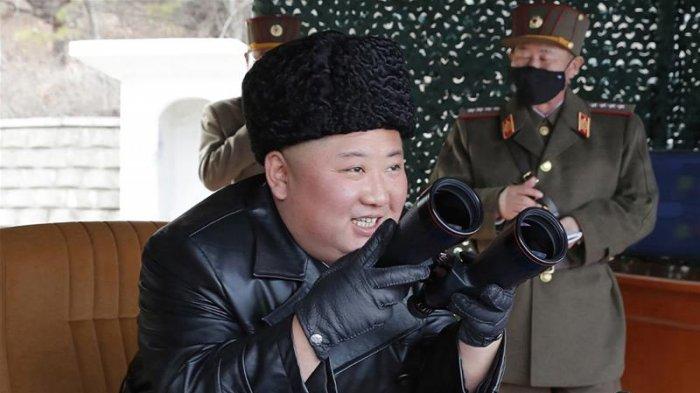 kim-jong-un-menonton-latihan-oleh-sub-unit-artileri-jarak-jauh-militer.jpg