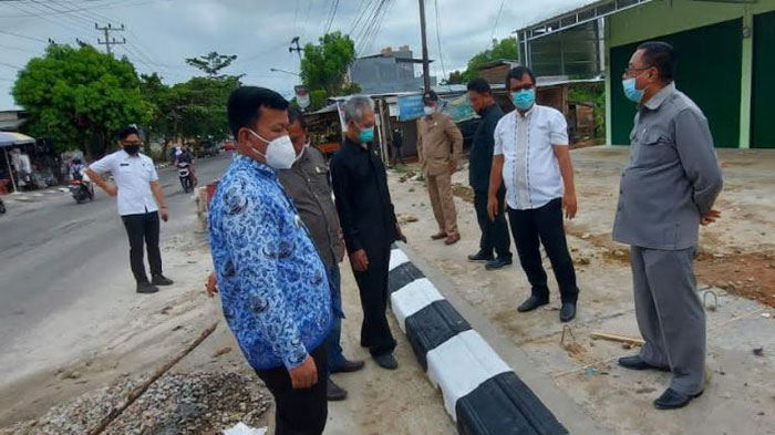 Sidak Proyek Trotoar Padat Karya Prabumulih, Anggota DPRD Temukan Dugaan Penyebab Banjir