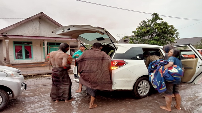 Beberapa Warga Dikabarkan Hilang Gegara Jembatan Piket Nol Lumajang Putus, Dampak Semeru Meletus