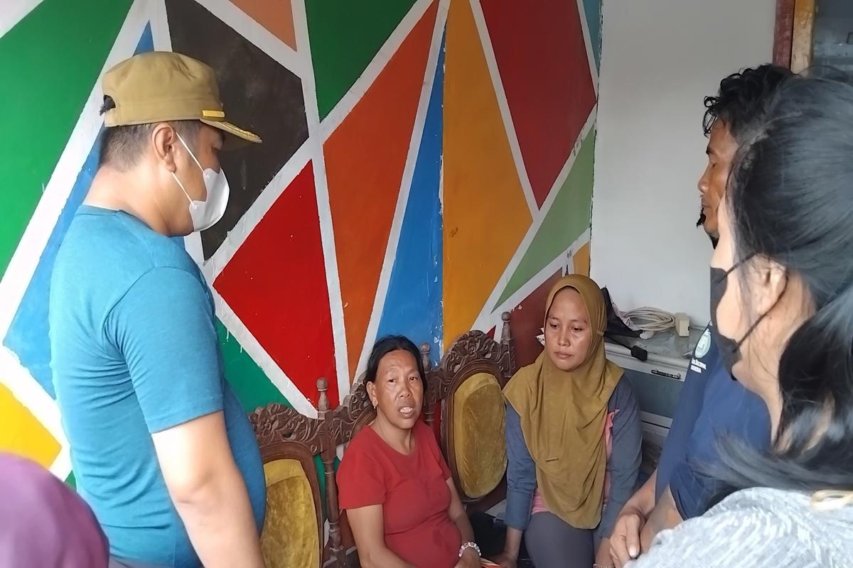 Ditinggal Cari Barang Bekas, Tena Lesu Saat Rumahnya Terbakar Habis di Gandus