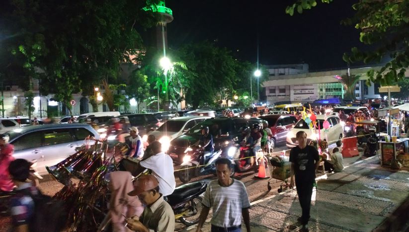lalulintas-padat-malam-tahun-baru.jpg