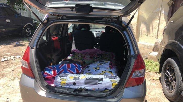 Ketahuan Mesum di Dalam Mobil, Pengemudi Nyaris Bikin Satpam Tewas