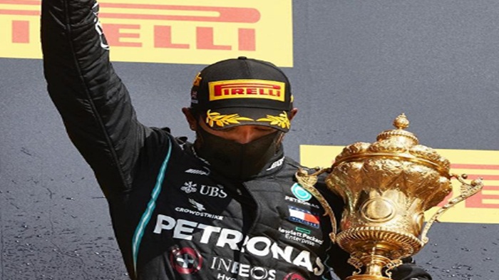 lewis-hamilton-saat-menjadi-juara-gp-inggris-2020-hanya-dengan-tiga-ban-mobil.jpg
