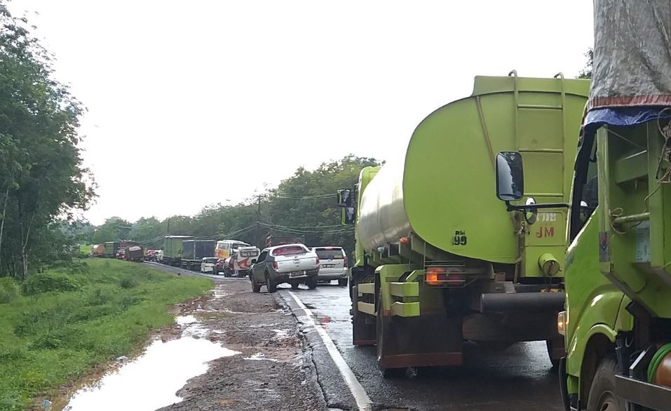 macet-jalan-palembang-betung.jpg