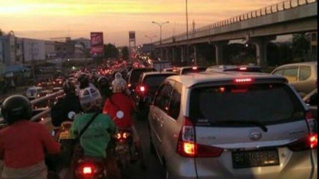 macet-palembang-2018-bo_20180507_212043.jpg