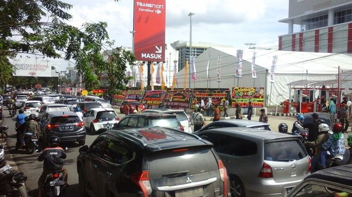 Hindari Jalan Radial Kalau Tidak Ingin Terjebak Macet Panjang Akibat Grand Opening Transmart