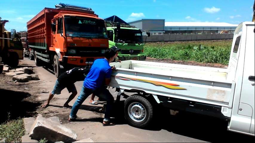 Waspadai Macet Panjang di Simpang Keramasan Kertapati, Ini Dia Penyebabnya
