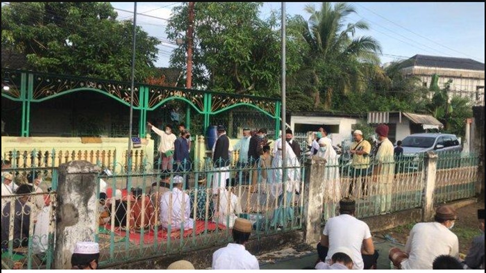 Jemaah Banyak Datang, Masjid Syuhada 16 Ulu Tetap Gelar Salat Idul Fitri Berjemaah, Terapkan Prokes