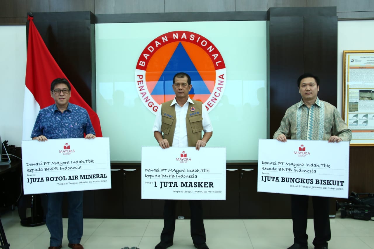 mayora-group-memberikan-donasi-berupa-masker-serta-air-mineral-dan-biskuit.jpg