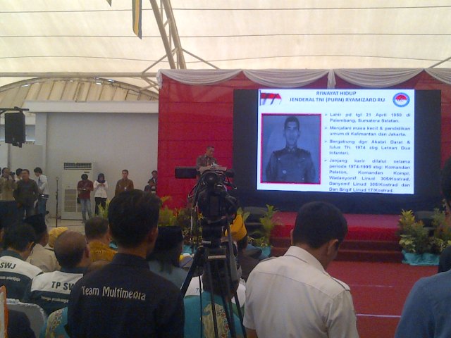 menhan-ryamizad-ryacudu-ketika-memberikan-pengarahan-mengenai-bela-negara_20160721_111309.jpg