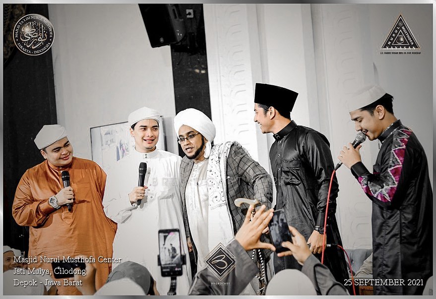 momen-epik-pertemuan-zikri-daulay-dan-alvin-faizdisatukan-dengan-sholawat.jpg