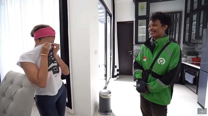 Nikita Mirzani Menangis Oleh Pengakuan Ojek Online Ini, Sebelumnya Eks Dipo Latief Bentak sang Ojol