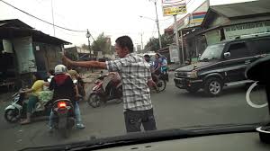 Dirlantas Polda Metro Jaya Latih Pak Ogah Atasi Kemacetan tapi Pemprov DKI Malah Ogah Berikan Gaji