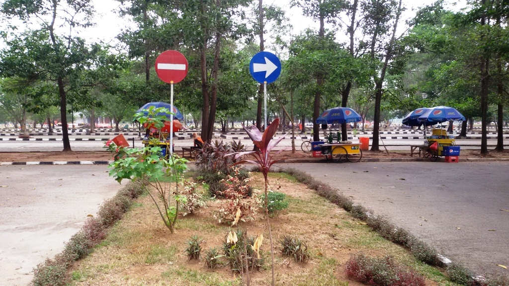 para-pedagang-yang-berjualan-di-wilayah-jsc_20151118_154305.jpg