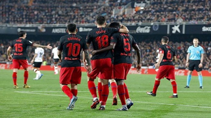 para-pemain-atletico-madrid-berselebrasi-usai-mencetak-gol-ke-gawang-valencia.jpg
