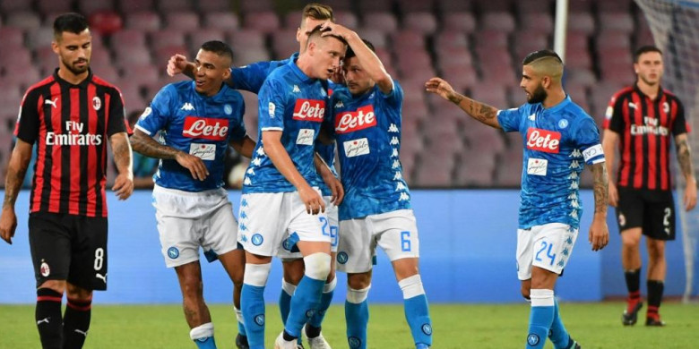 para-pemain-napoli-merayakan-gol-piotr-zielinski-ke-gawang-ac-milan_20180826_040819.jpg