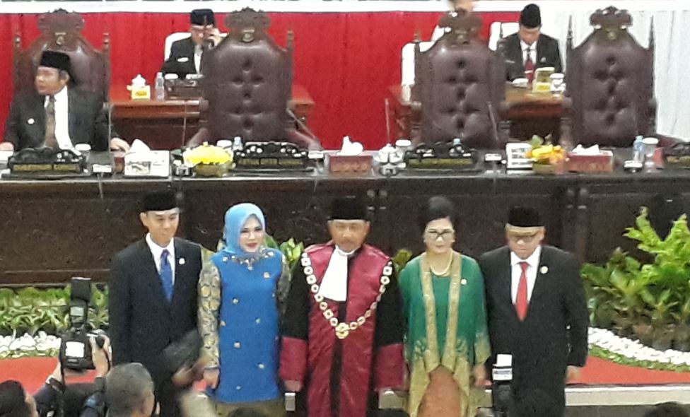 pelantikan-pimpinan-dprd-sumsel-beberapa.jpg