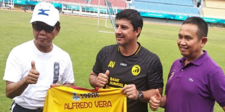 pelatih-sriwijaya-fc-alfredo-vera-1.jpg
