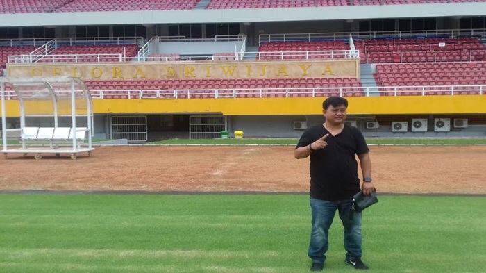 pelatih-sriwijaya-fc-budiardjo-thalib-meninjau-kesiapan-stadion-gelora-sriwijaya-jakabaring.jpg
