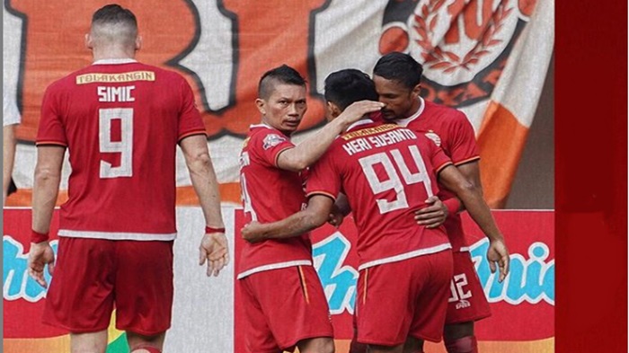 pemain-persija-berselebrasi-setelah-berhasil-mencetak-gol-dalam-ajang-liga-1-indonesia.jpg