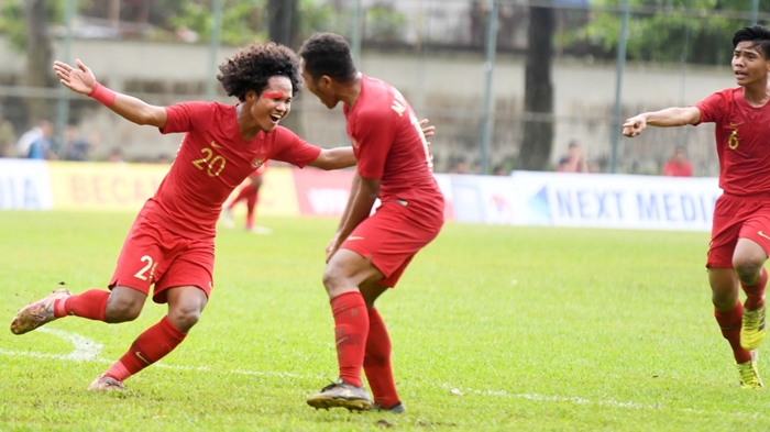 pemain-timnas-u-18-indonesia-berselebrasi-usai-mencetak-gol-di-piala-aff-u-18-2019.jpg