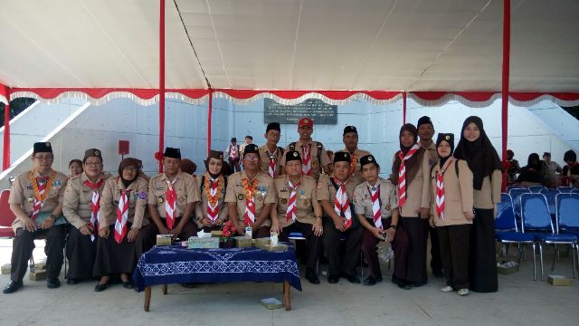 pembina-pramuka-kwarcab-palembang-dan-pembina-pramansapa-foto-bersama-di-monpera_20160818_110639.jpg