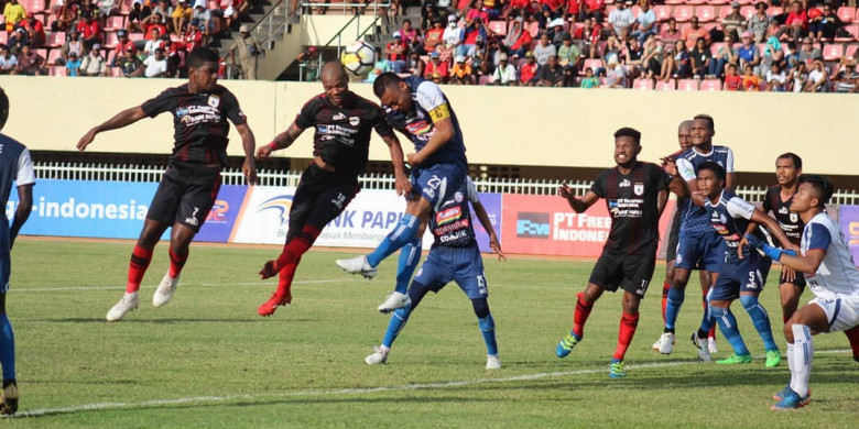 persipura-vs-arema_20180922_154319.jpg