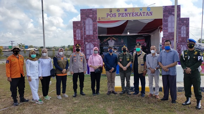 Kapolsek Pemulutan Sambut Sekda Ogan Ilir Tinjau Pos Penyekatan di Gerbang Tol Kramasan