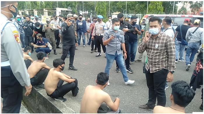 polisi-ciduk-7-pemuda.jpg