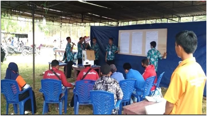 proses-penghitungan-suara-di-salah-satu-tps-di-kabupaten-muratara-rabu-9122020-kemarin.jpg