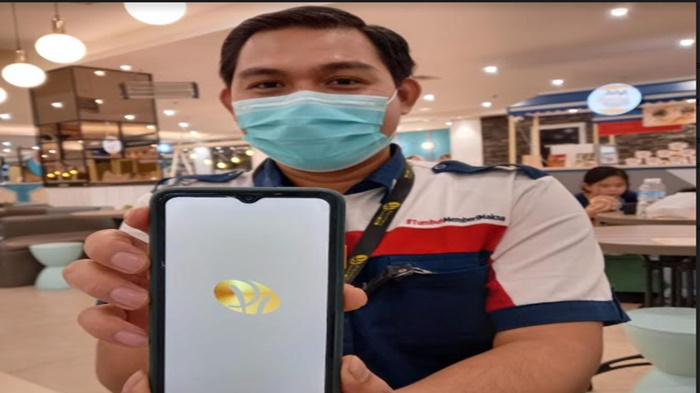 public-relation-pim-asikin-memperlihatkan-aplikasi-membership-milik-palembang-indah-mall.jpg