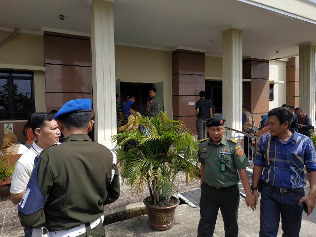 BREAKING NEWS: Prada DP Hadir di Ruang Sidang, Kakak Vera Oktaria Tak Kuasa Tahan Tangis Melihatnya