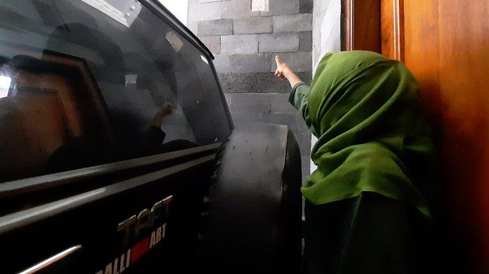 Rambut Istri Dijambak 20 Menit, Suami Terkulai Lemas Minta Ampun, Harta Ludes Dibawa Rampok