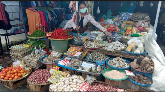 rani-20-pedagang-di-pasar-tradisional-martapura-oku-timur-jumat-242021.jpg