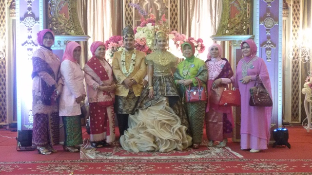 resepsi-pernikahan-pasangan-artis-tya-arifin-pemeran-kinanti_20151112_215015.jpg