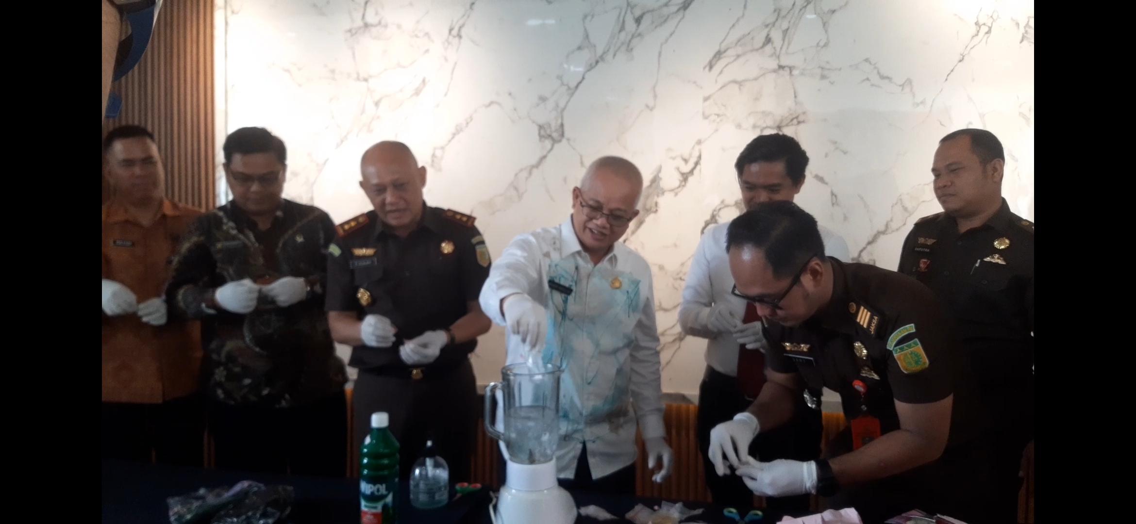 Sekda Ogan Ilir Bersama Kejari Musnahkan Barang Bukti Tindak Pidana, 294 Gram Sabu Dimusnahkan