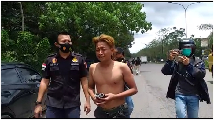 Lagi Asyik Tidur, Rangga Anak Punk di Palembang Nangis Saat Tahu yang Membangunkannya Anggota Polisi