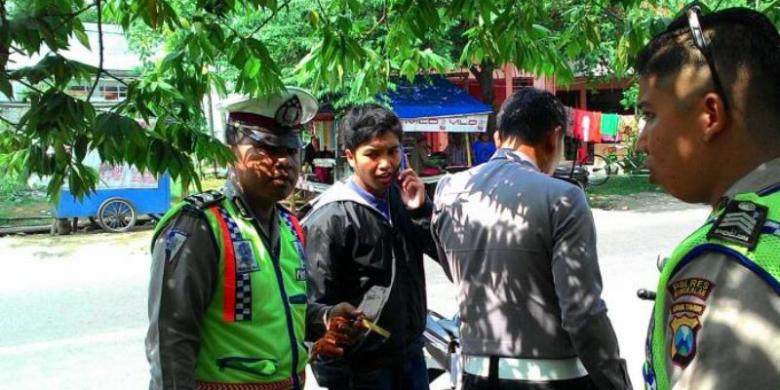 Tak Bawa SIM dan STNK Saat Dirazia, Mahasiswa Ini Malah Bentak Polisi