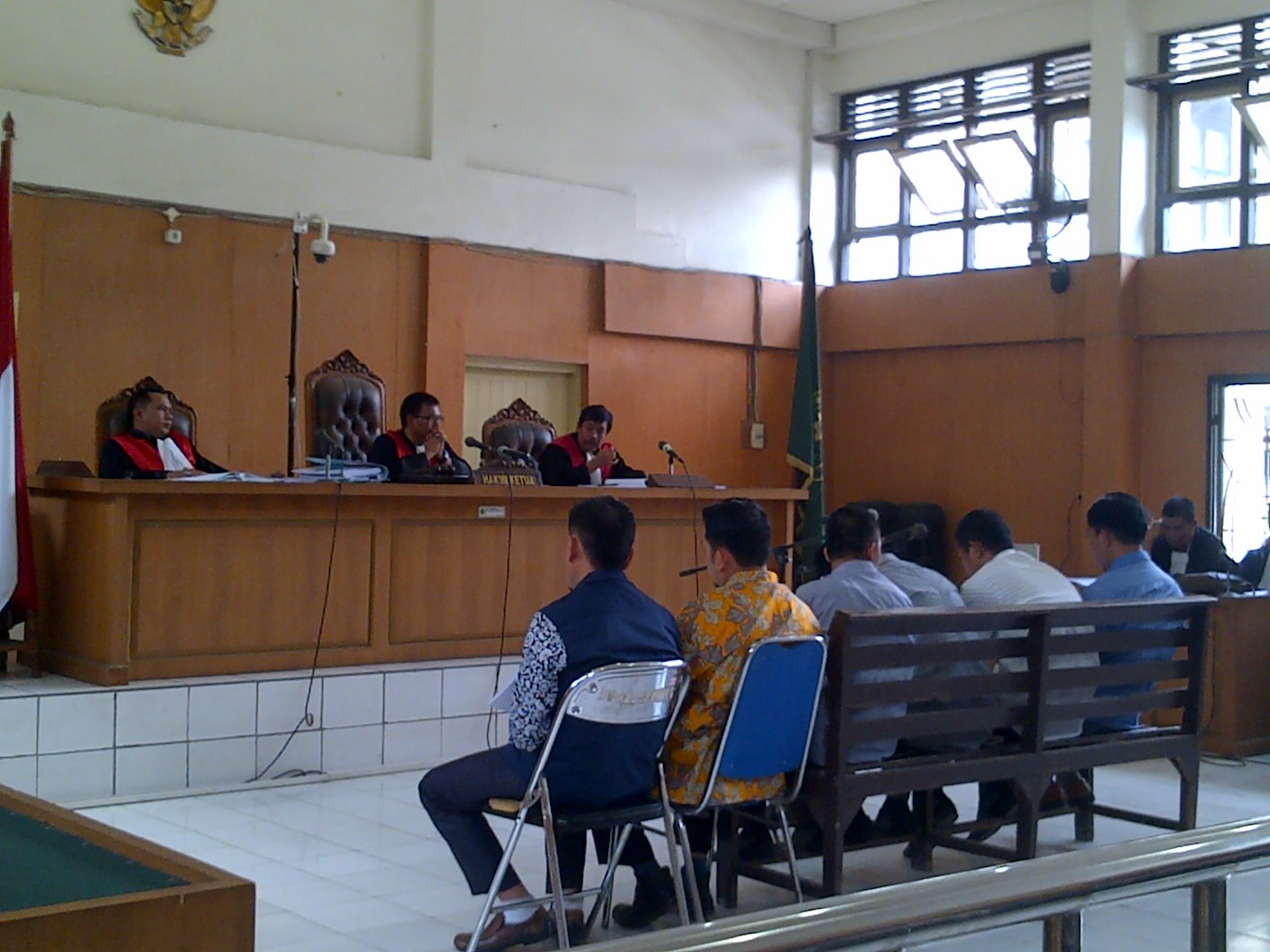 sidang-tersangka-suap-muba_20161010_123042.jpg