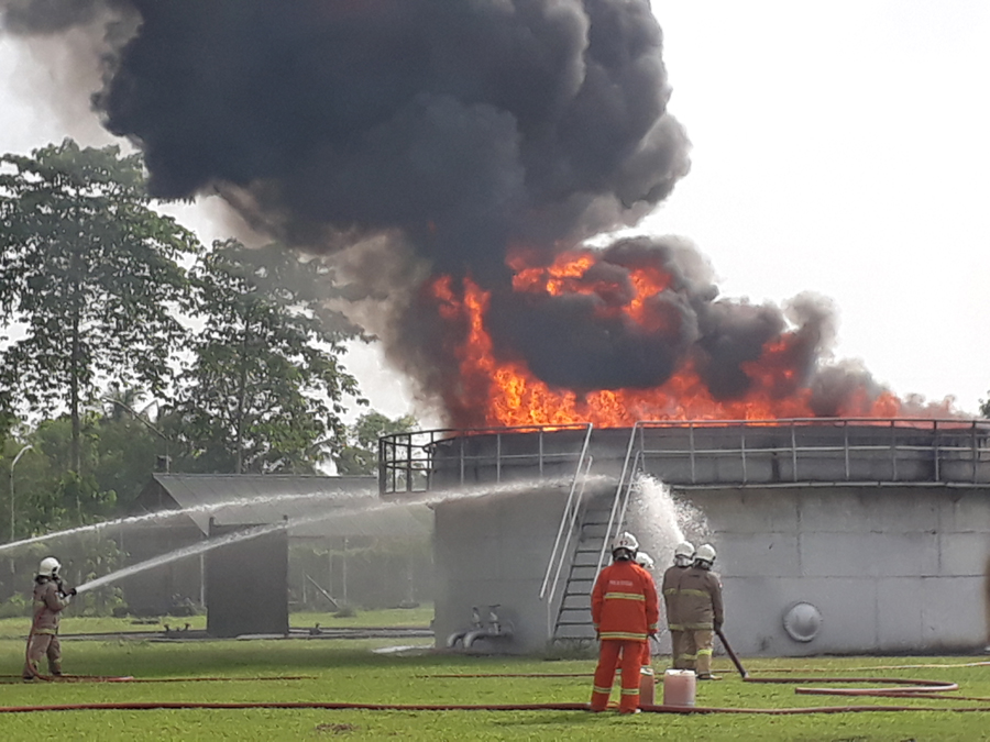 simulasi-kebakaran-pertamina121.jpg